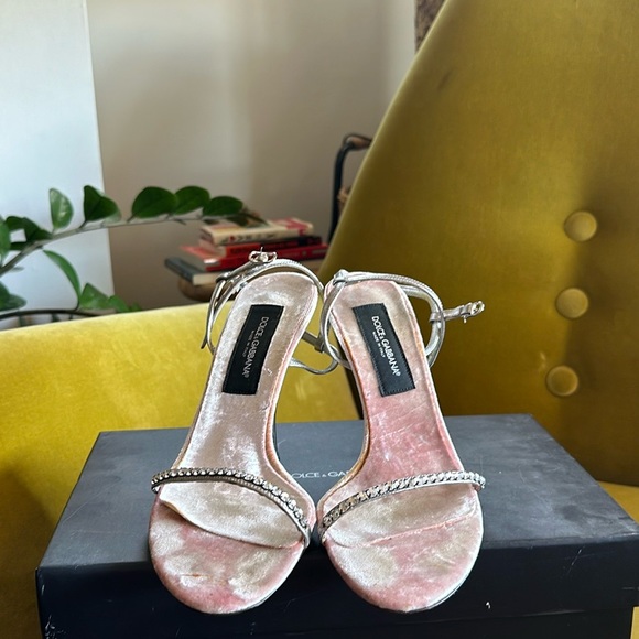 Dolce & Gabbana One of a kind Vintage Pumps custom made for ……..37 - Picture 4 of 15